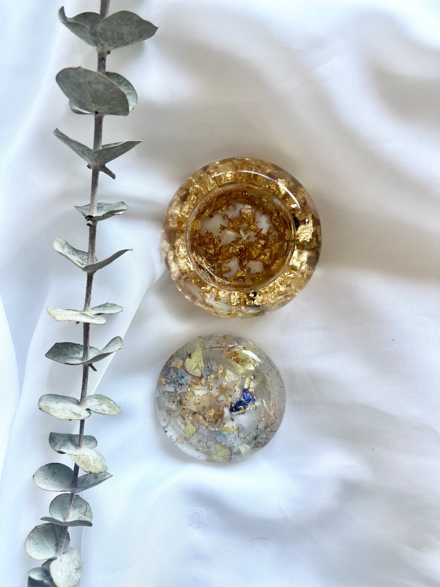 Assorted Petal & Gold Flake Ring Dish