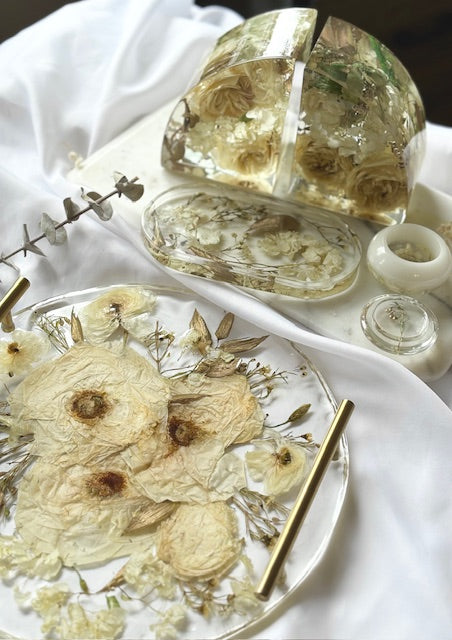 Floral Preservation Tray With Handles